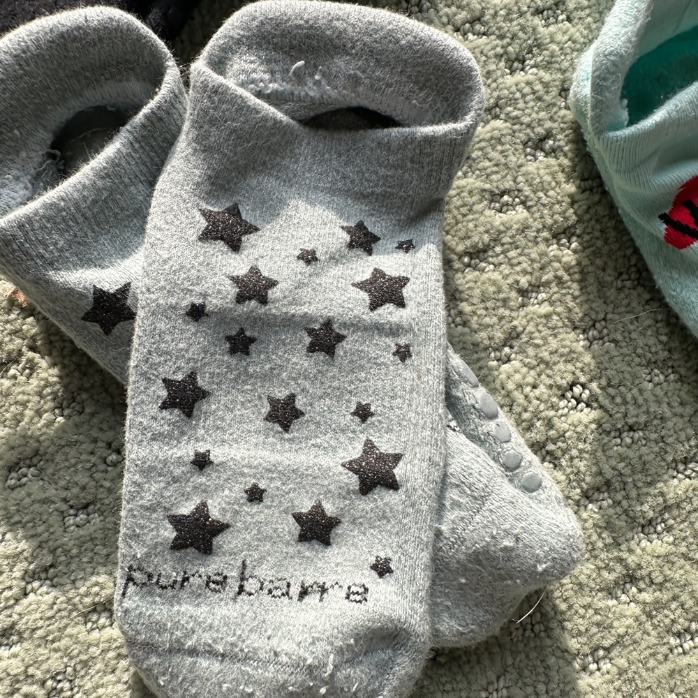 Pure Barre 4 Pairs Sticky Grip Ankle Socks M/L - Picture 3 of 9